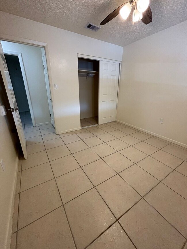 Building Photo - Leesburg Duplex