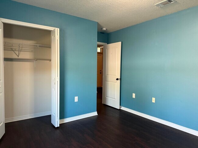 Building Photo - 233 Croft Cir