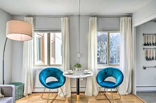 Building Photo - 1400 Hubbell Pl