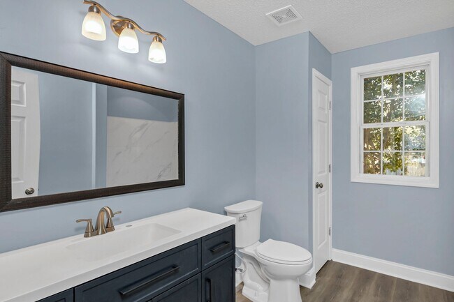 Building Photo - Beautifully Updated 3BR Home Minutes from Fort Jackson, VA Hospital & I-77