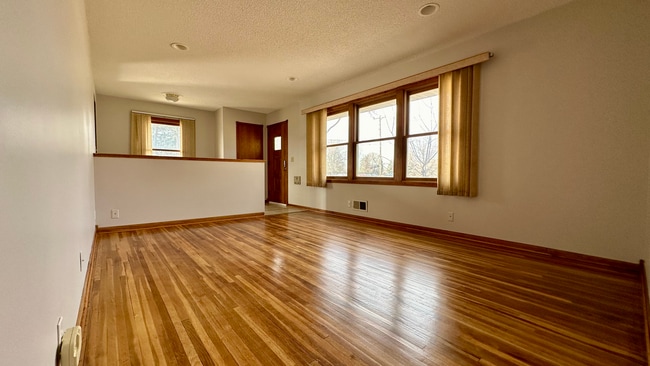 Building Photo - Bloomington-Tezera