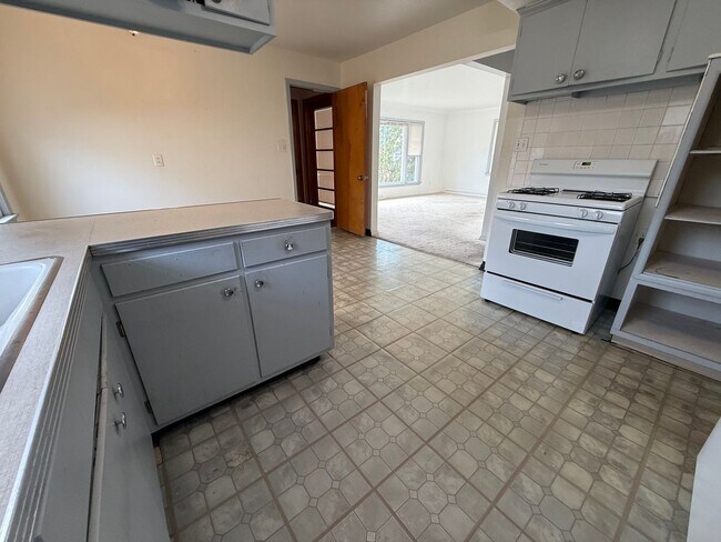 Building Photo - 26631 Lakeshore Blvd