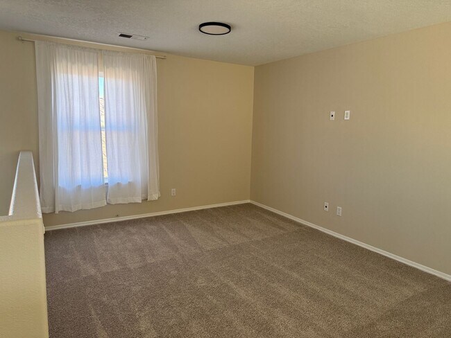 Building Photo - Spacious 4 Br, 2.5 Ba with 2 living areas, loft, kitchen appliances, 2 car garage.