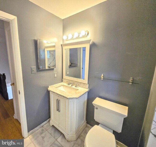 Building Photo - 472 N Church St