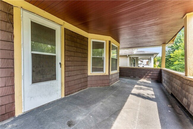 Building Photo - 862 Greyton Rd