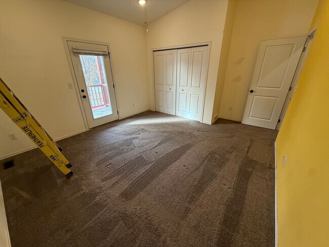 Building Photo - Twin Home for Rent Near Downtown Sioux Falls