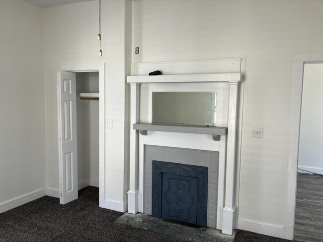 Building Photo - 207 Plum St
