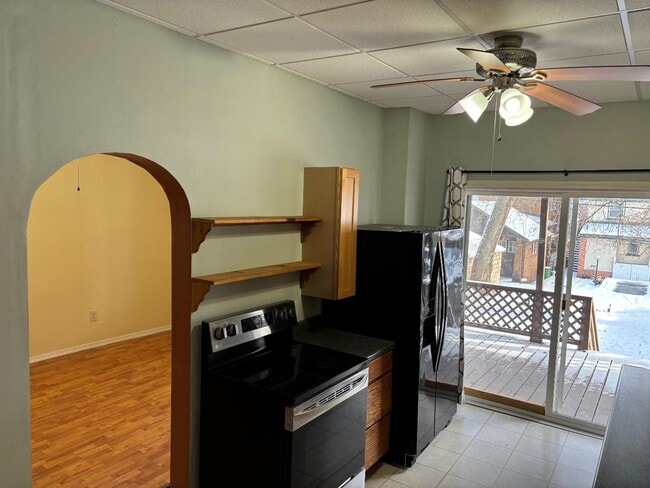 Building Photo - 2517 W Chestnut Ave