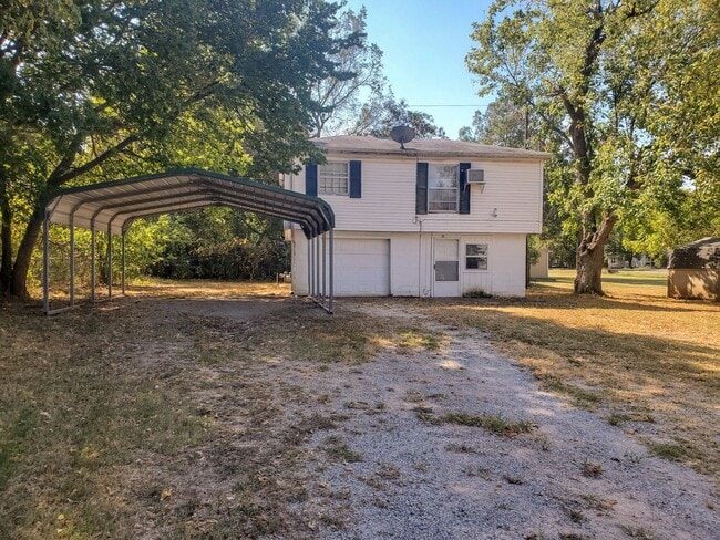 Building Photo - 2 Bedroom Apartment style home in Tecumseh