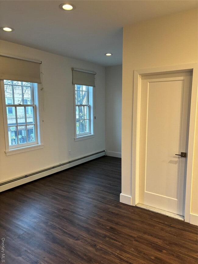 Building Photo - 134 Tulip Ave