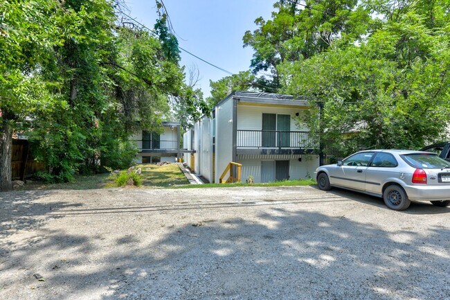 Building Photo - 616 Marine St