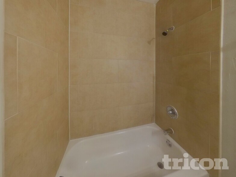 Building Photo - 612 Yelvington Ave