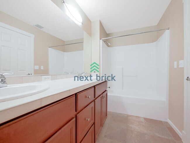 Building Photo - Rare 3 Bedroom 2.5 Bath Townhome for Rent!