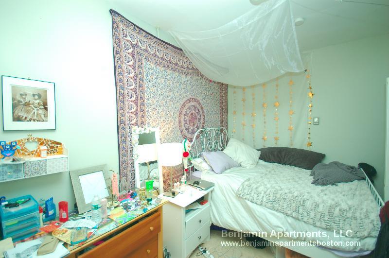 Building Photo - 883 Huntington Ave