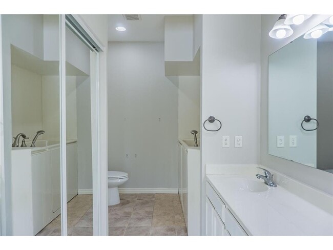 Building Photo - 1464 Ravoux Ln