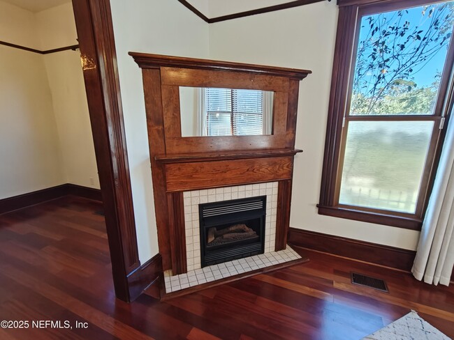 Building Photo - 1250 N Liberty St