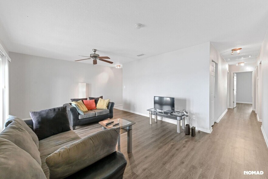 Building Photo - 219 Pompano Dr SE