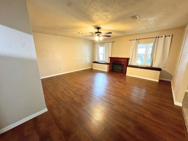 Building Photo - 200 Cedar Ln