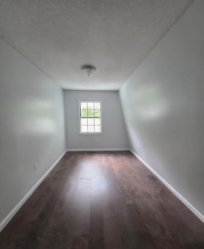 Building Photo - 2417 Robertsdale Rd