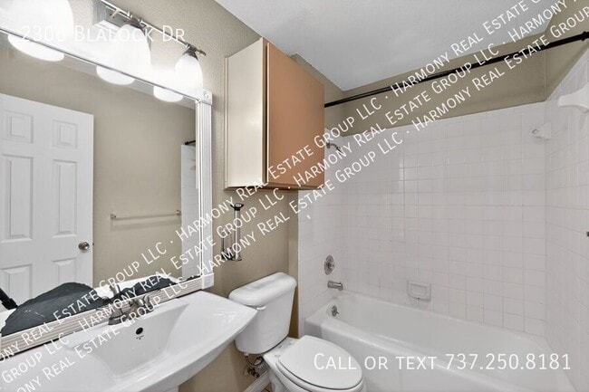 Building Photo - 2306 Blalock Dr