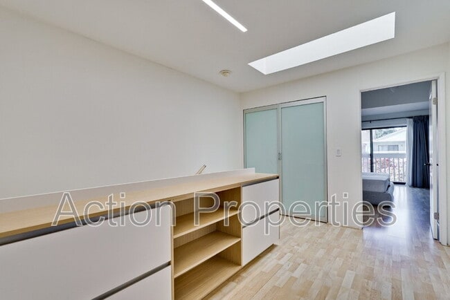 Building Photo - 209 Ortega Ave