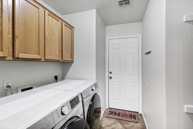 Building Photo - 144 S Kingston St