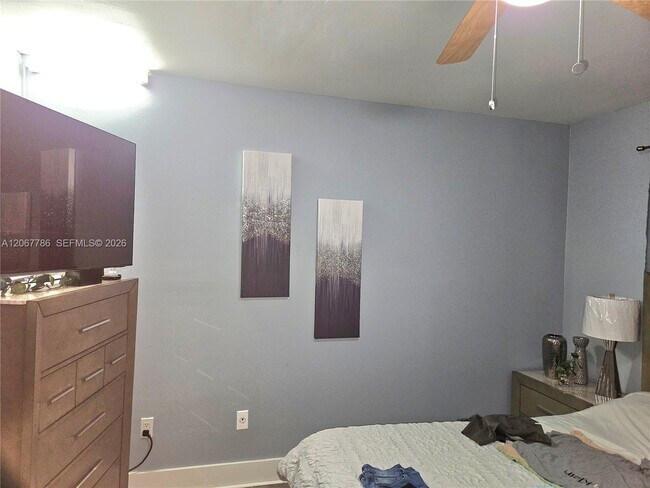 Building Photo - 540 NW 99th Pl