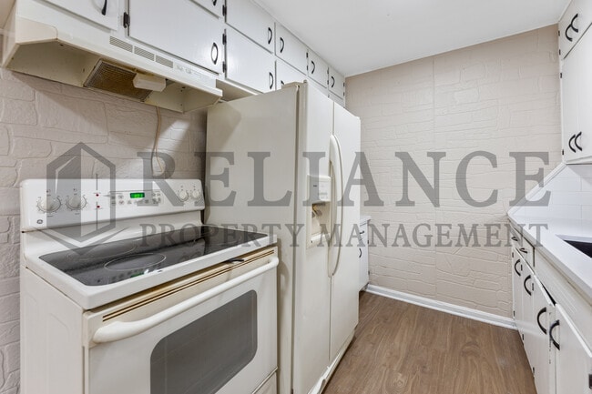 Building Photo - 3419 S Glenn Ave