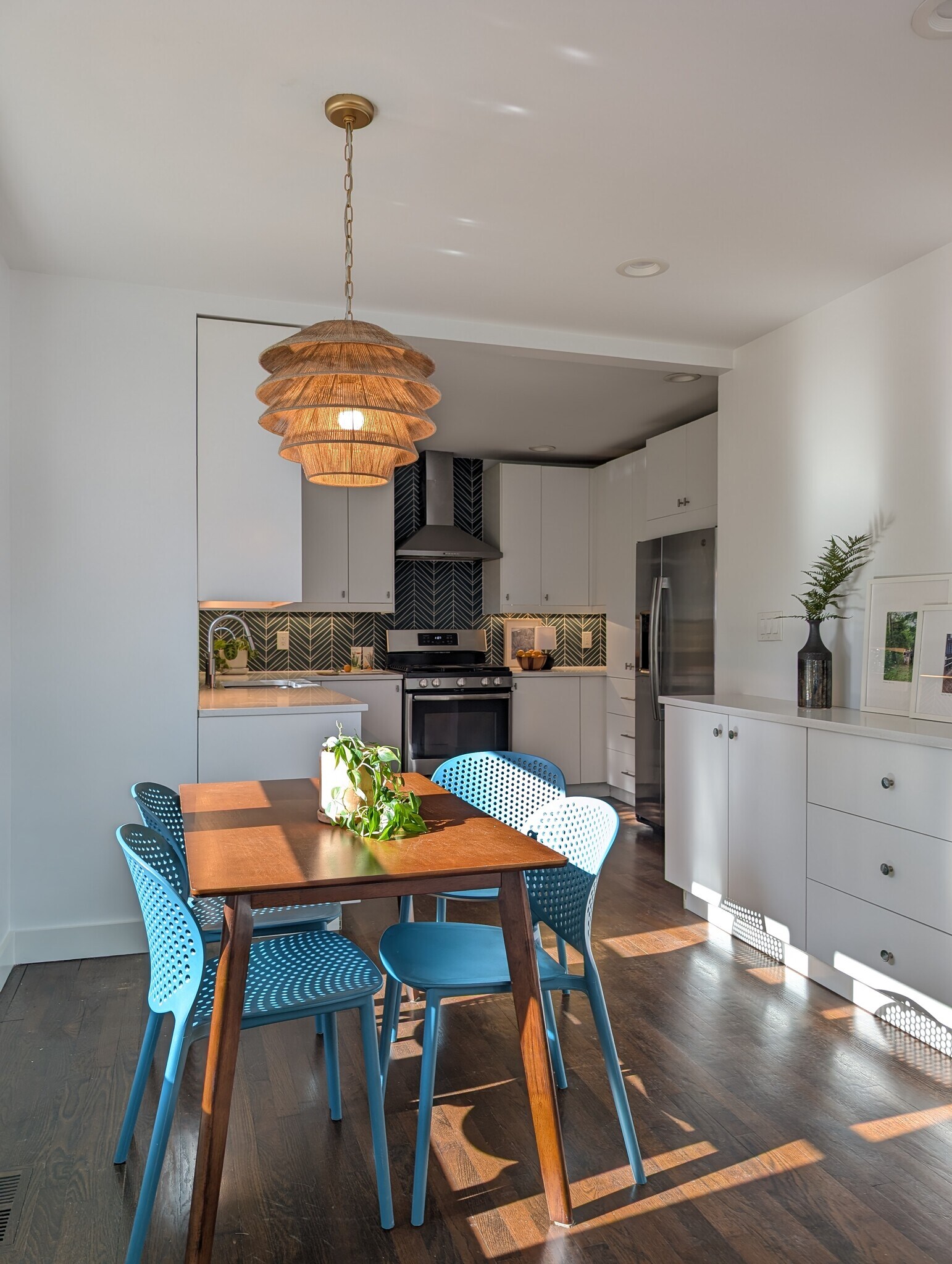 Kitchen - 1096 Oakfield Dr SE