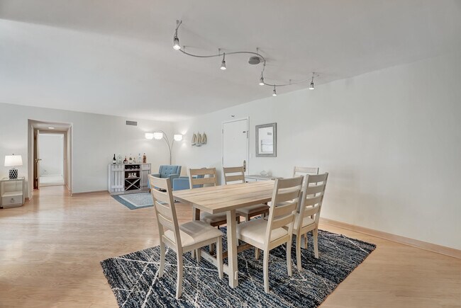 Building Photo - 3200 S Ocean Blvd