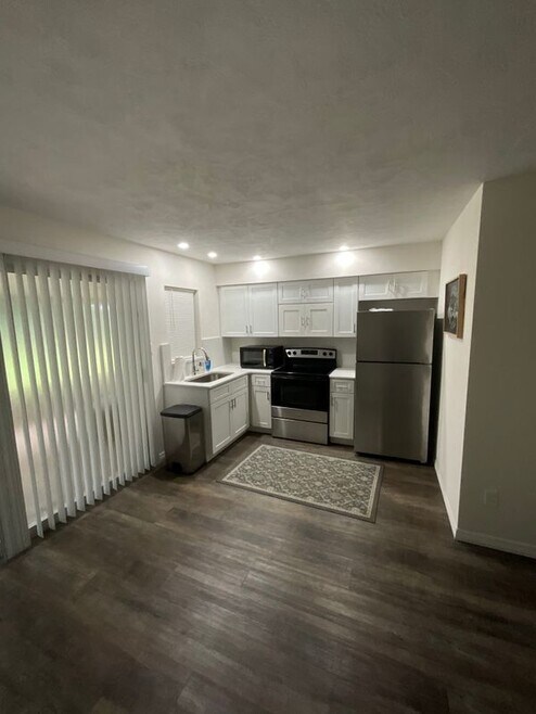 Building Photo - 5607 SW 196th Ave
