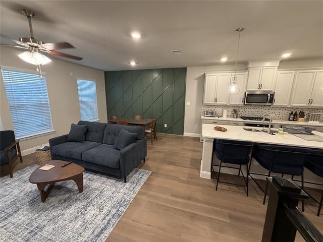 Building Photo - 328 Greenhouse Dr