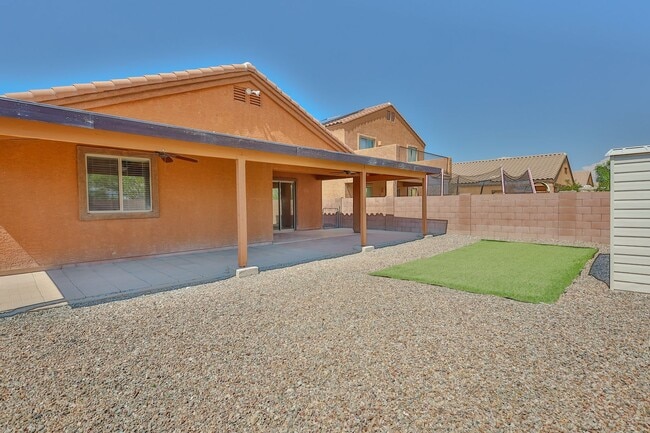 Building Photo - 3 Bedroom 2 Bathroom