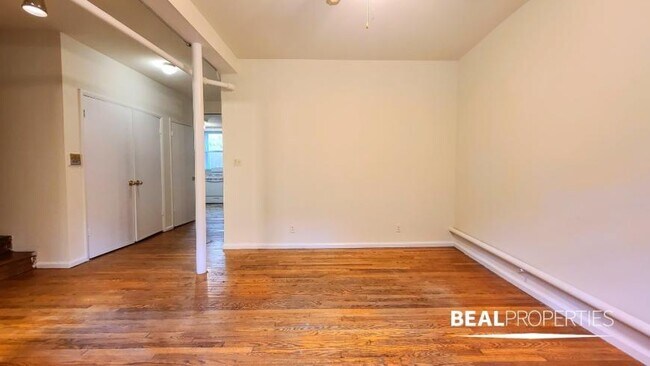 Building Photo - 1 bedroom in CHICAGO IL 60613
