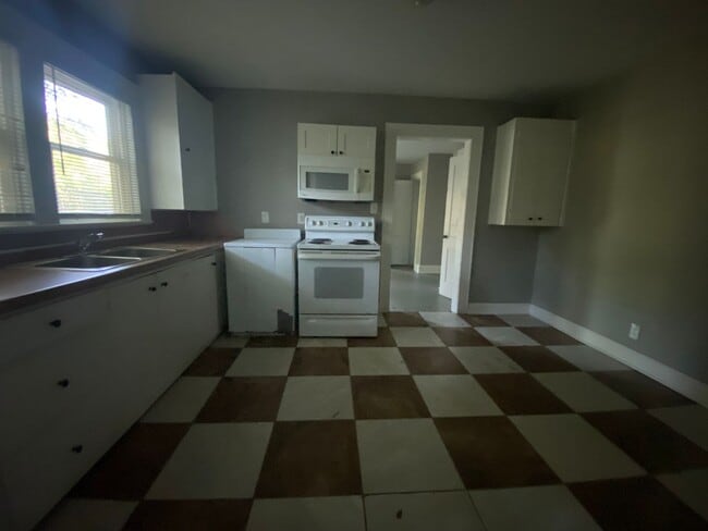 Building Photo - 1/1 duplex in shelby, nc