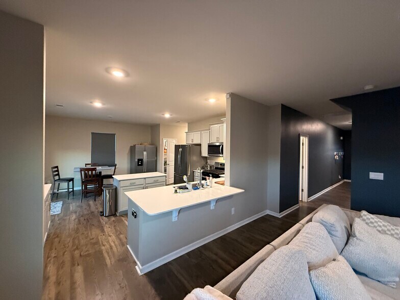 Building Photo - 209 Wheatfield Rd