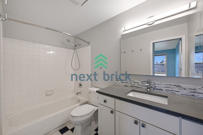 Building Photo - "Charming Victorian-style craftsman 3-Bedroom Townhouse with 2.5 Baths – 1610 Sq Ft of Comfortabl...