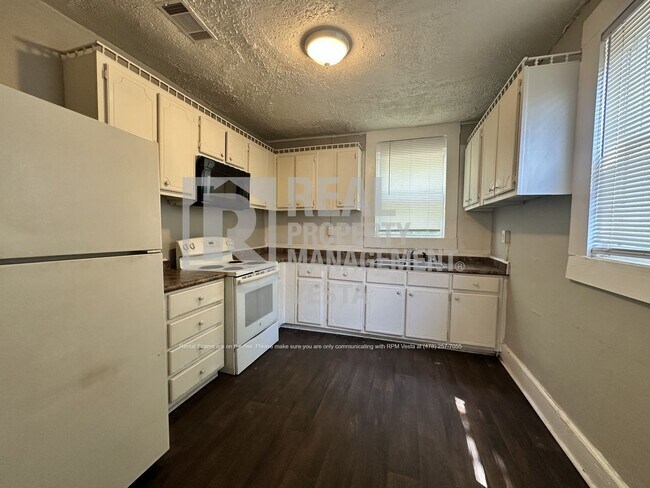 Building Photo - 1596 Burton Ave