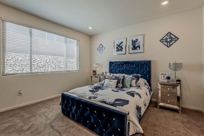 Building Photo - Modern Comfort Meets Smart Living in Vail!