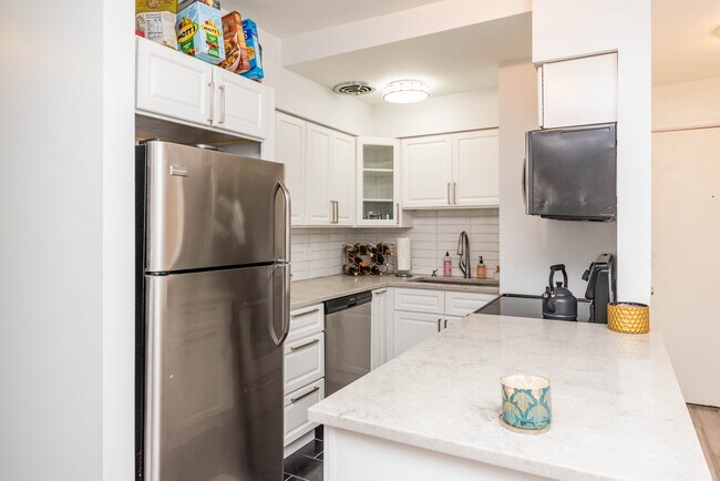 Building Photo - 1750 N Wells St