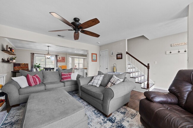 Building Photo - 5845 Glen View Dr
