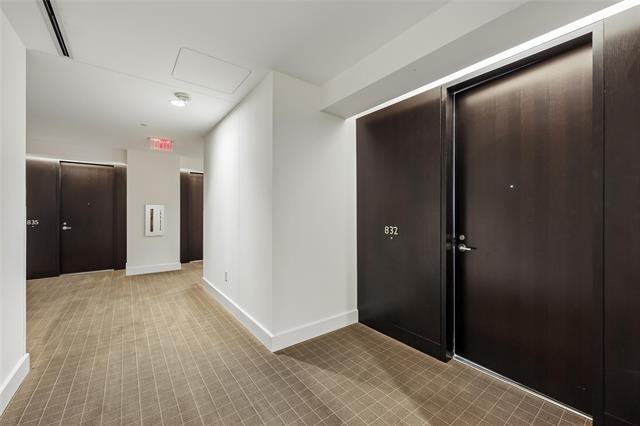 Building Photo - 2408 Victory Park Ln