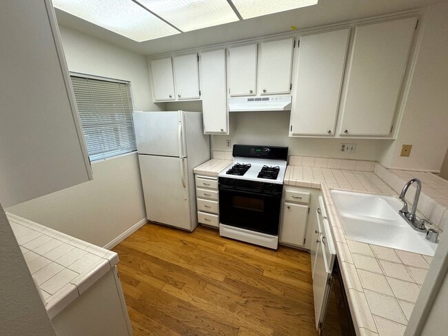 Building Photo - Sycamore Creek Community in Central Camarillo!