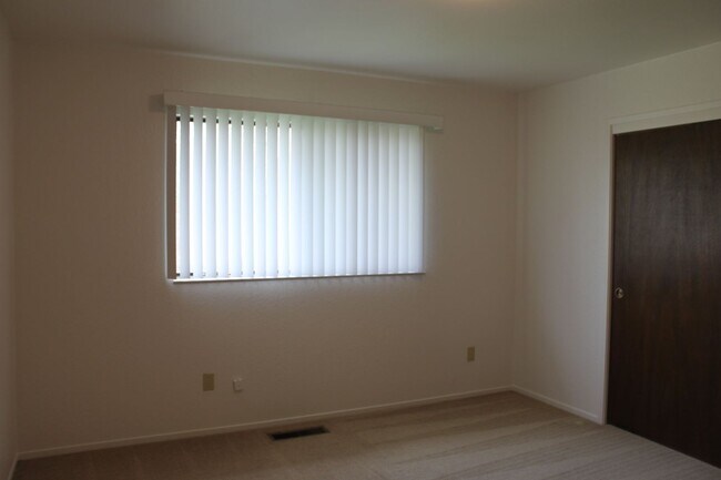 Building Photo - 3 Bedroom Home in Sebastopol