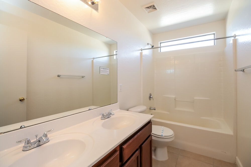 Building Photo - 452 S Sabrina