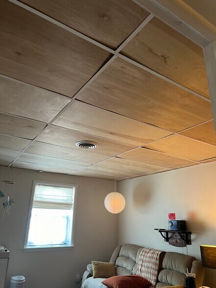 Middle bedroom - 302 E Uintah St