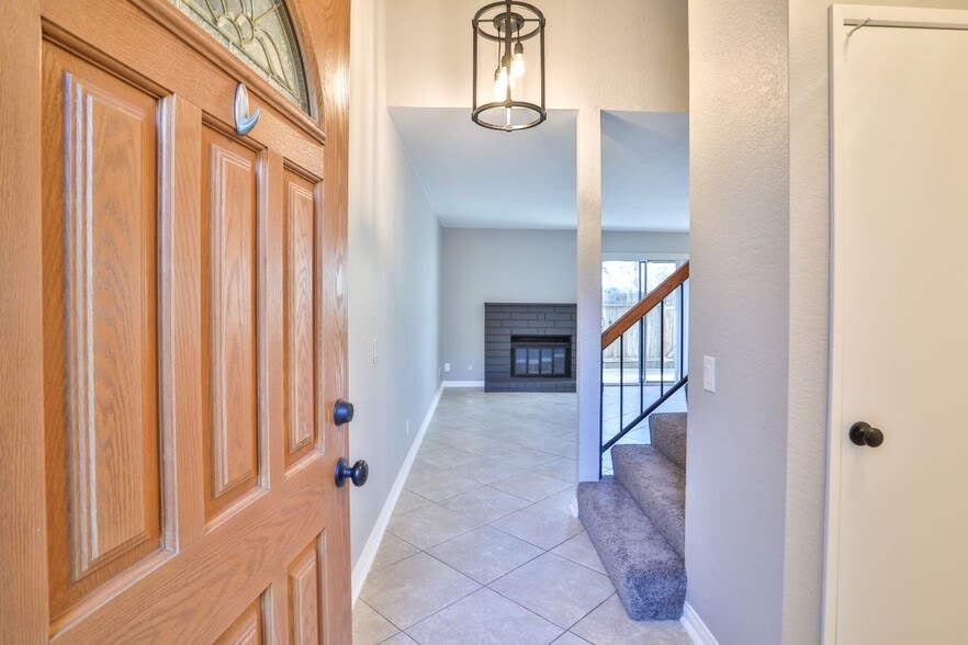 Building Photo - 9369 Silverleaf Way