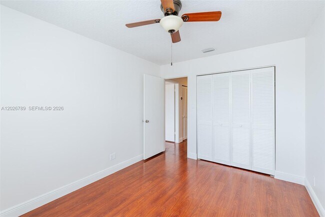 Building Photo - 305 S Ketch Dr