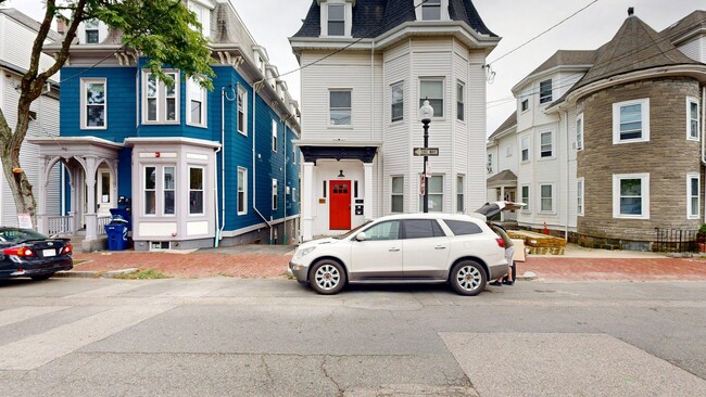 Building Photo - 171 Trenton St