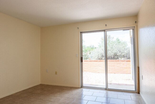 Building Photo - 830 W Rio-Altar